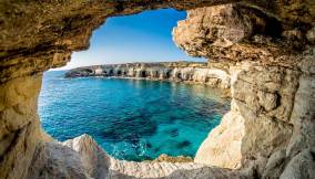 cipro-Grotte-marine-nei-pressi-di-Ayia-Napa