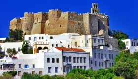 Viaggio a Patmos, piccolo gioiello tra le isole greche