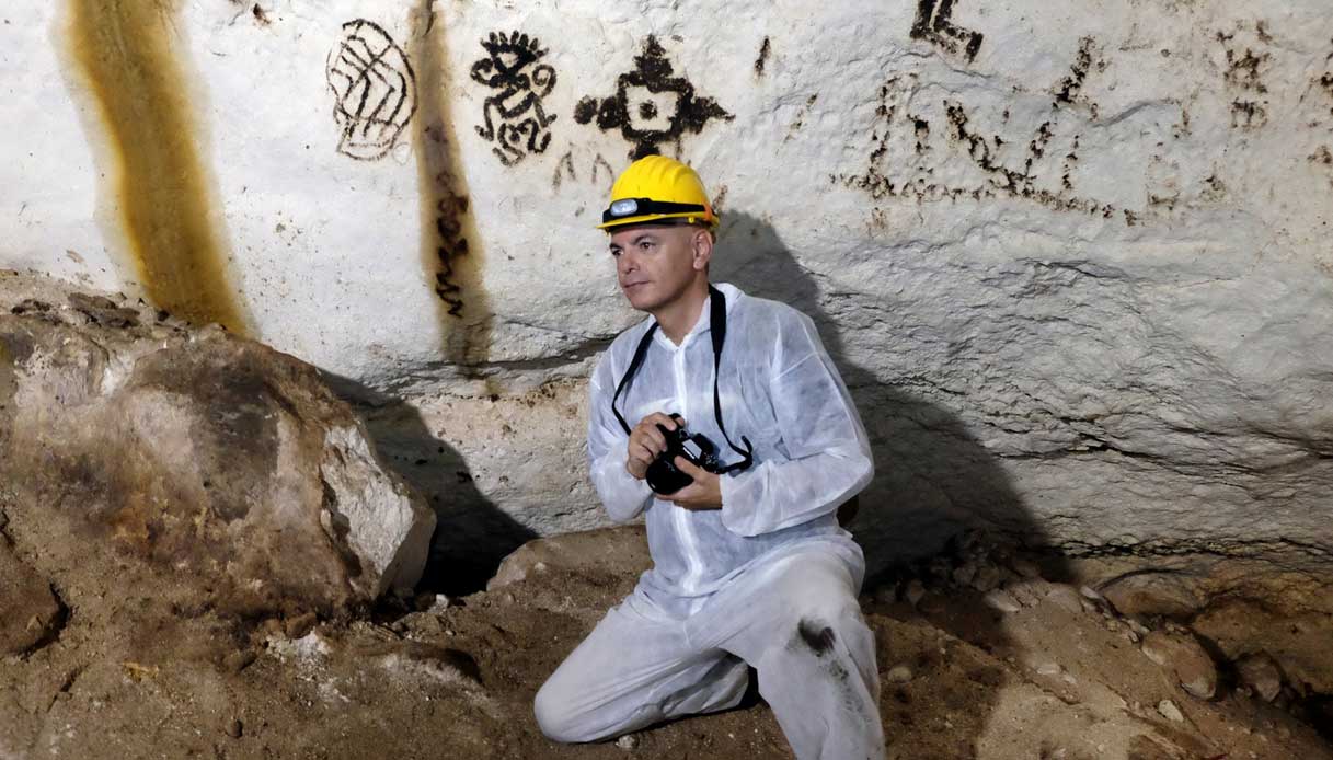 Leonello Bertolucci nella Grotta dei Cervi Otranto