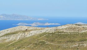 L’isola della Grecia vista dall’alto rivela un’antica piramide