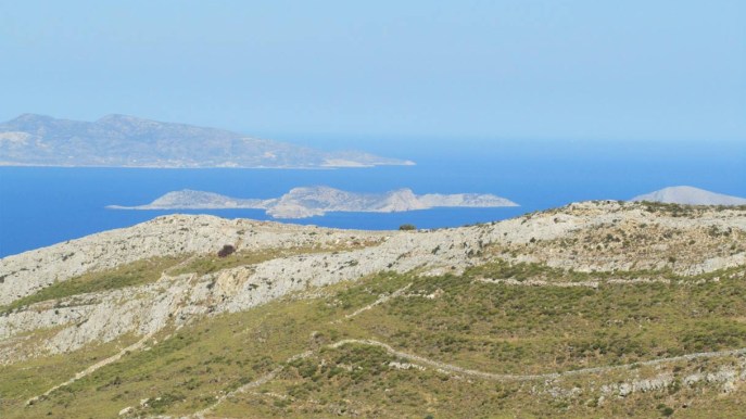 L’isola della Grecia vista dall’alto rivela un’antica piramide