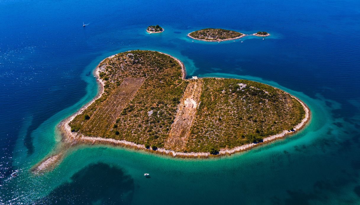 L’isola a forma di cuore è la vera isola dell’amore