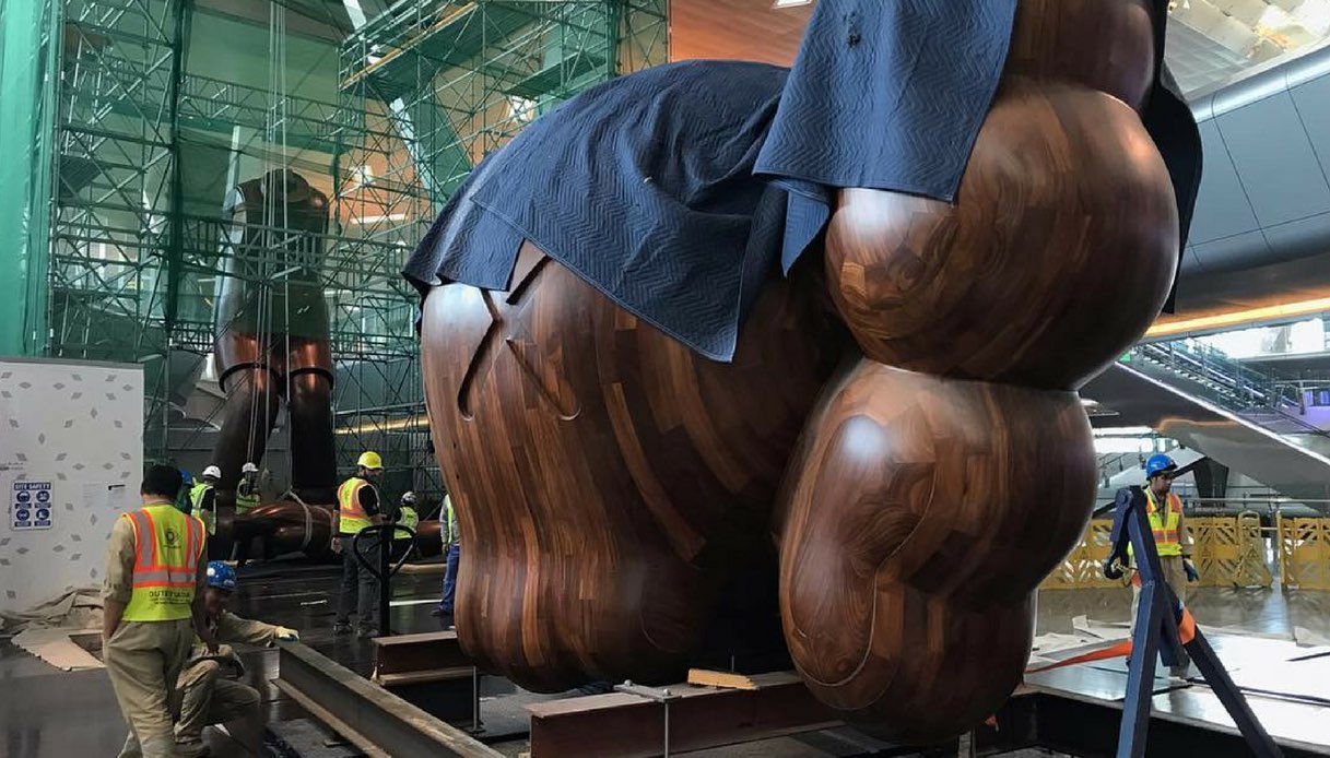Small Lie, il topo gigante in legno in arrivo nell’aeroporto del Qatar