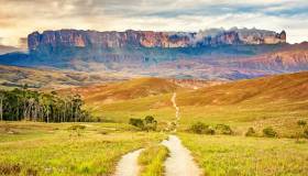 Alla scoperta dei Tepui, gli affascinanti monti degli dei in Venezuela