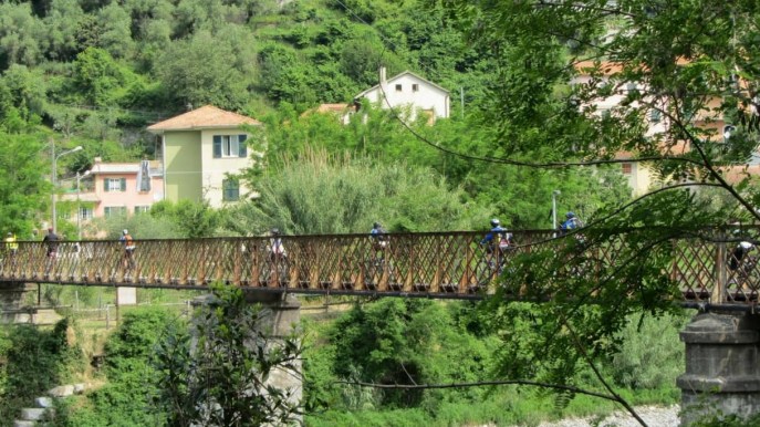 Ciclovia dell’Ardesia: in Liguria, l’itinerario che segue il corso del fiume Entella