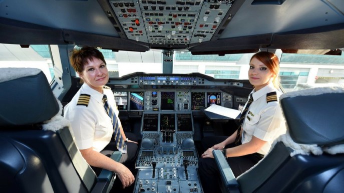 Festa della donna: le compagnie aeree la celebrano con gli equipaggi al femminile