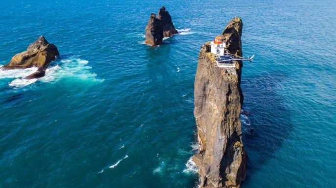 L’incredibile faro costruito su uno scoglio alle Westman Islands