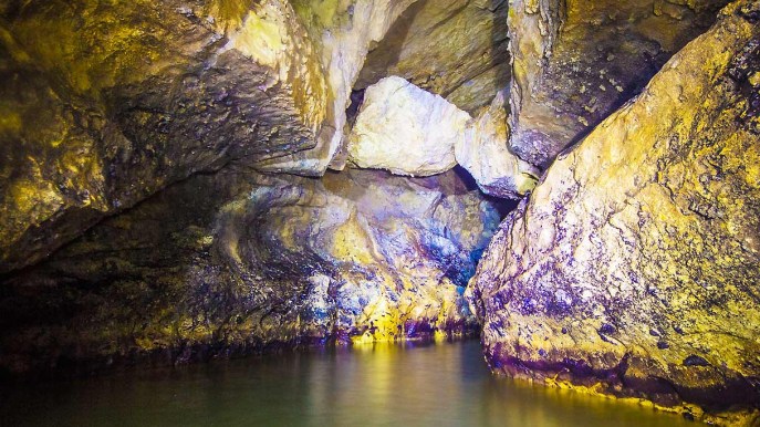 Scoperta la grotta più profonda dell’Asia