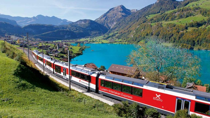 In Svizzera sul nuovo treno che attraversa paesaggi bucolici