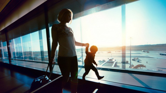 Volare con i bambini: quando non pagano?