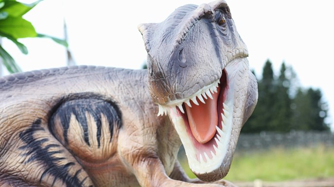 Faccia a faccia con il T-Rex: i super parchi a tema “giurassico”