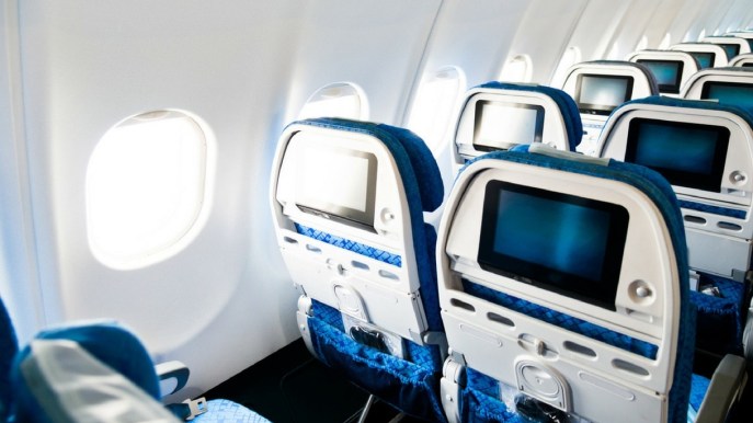 Sai perché non dovresti usare le tasche dei sedili dell’aereo?