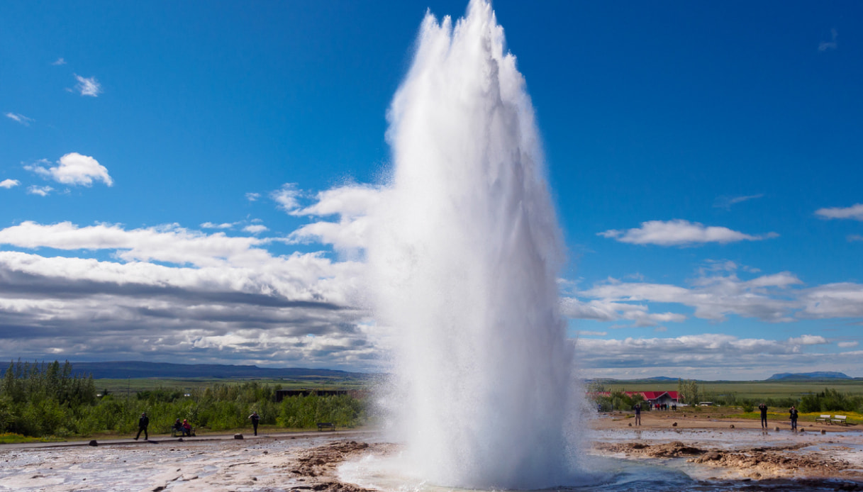 Geyser Strokkur in Islanda