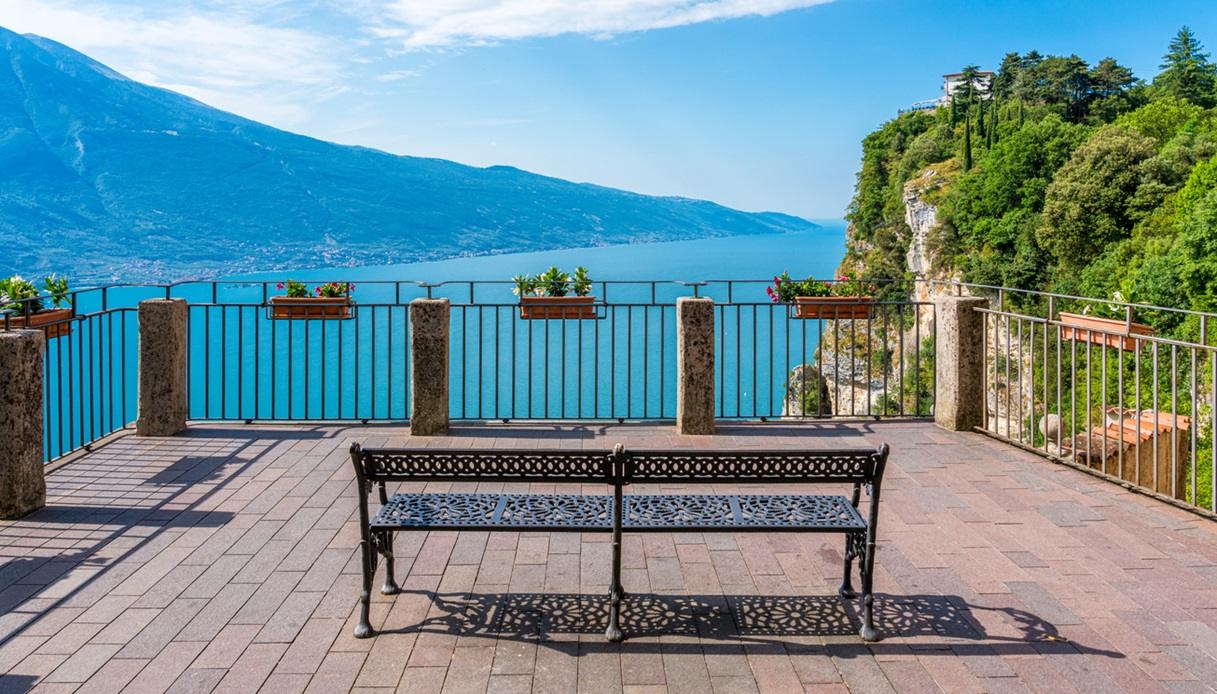 Terrazza panoramica a Tremosine, nel borgo di Pieve