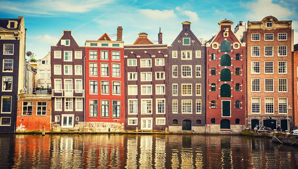 Non Guardatele Storto Le Case Di Amsterdam Sono Davvero Cosi Siviaggia