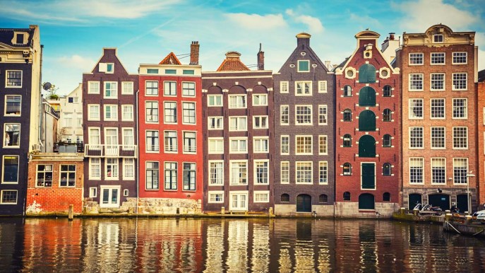 Non guardatele storto, le case di Amsterdam sono davvero così