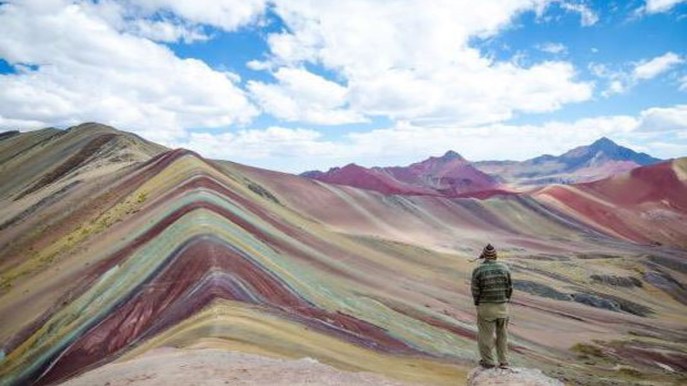 Una meraviglia tra le Ande: ecco la “montagna arcobaleno”