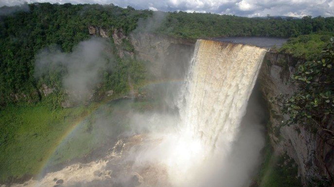 Come arrivare alle Cascate Kaieteur, nella Guyana, e cosa vedere nei dintorni