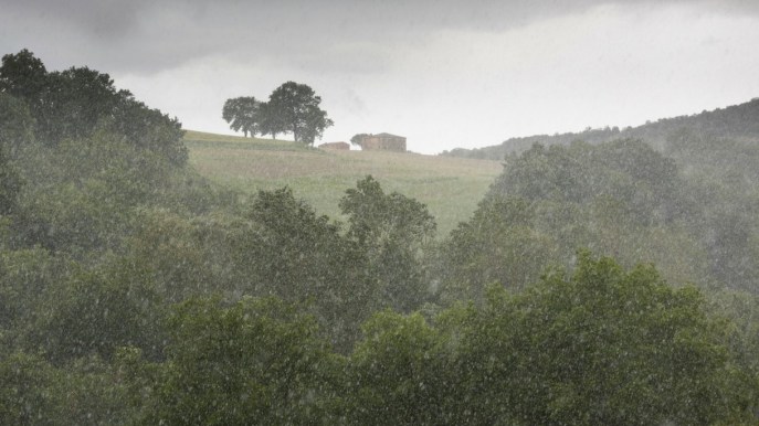 Meteo: giornata piovosa, rischio grandine nel Lazio e in Sardegna