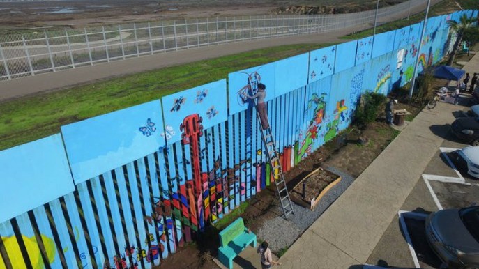 Mille chilometri di murales tra USA e Messico: l’idea di un artista di Tijuana