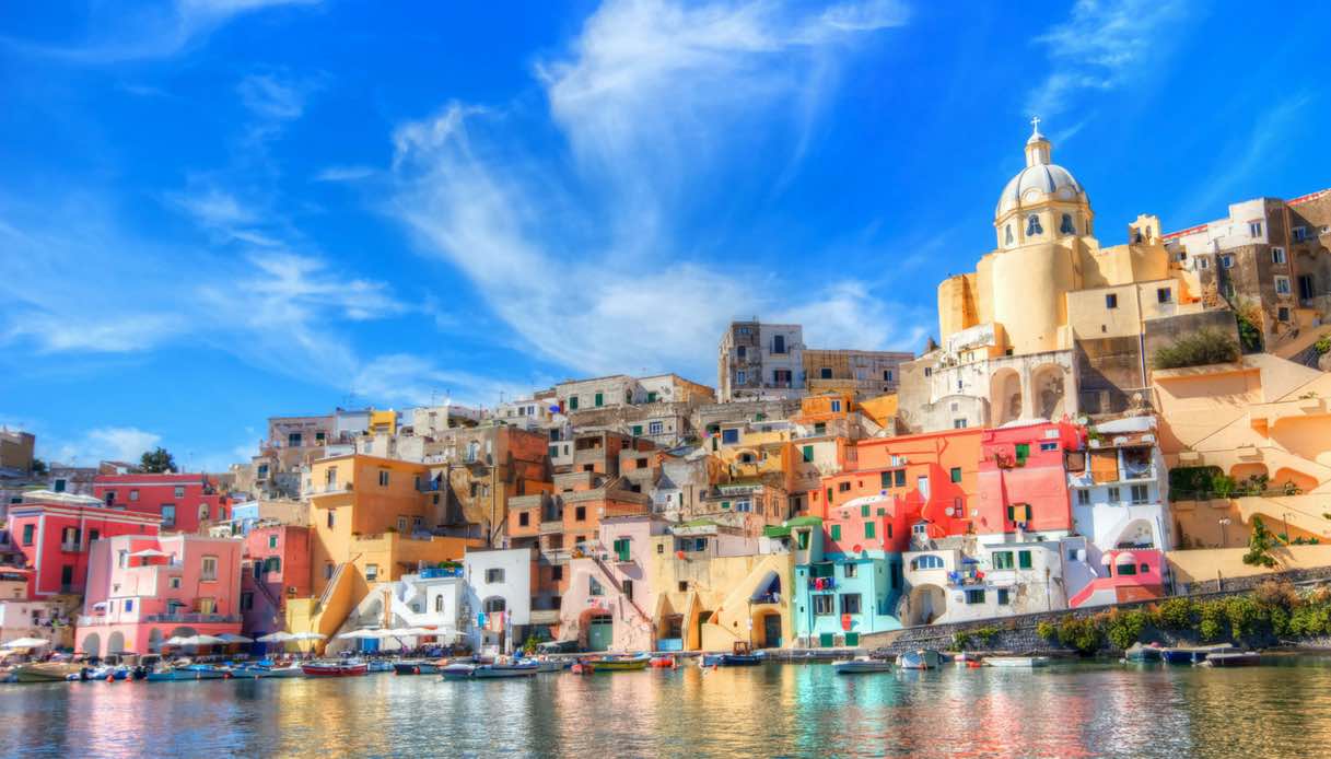 Cosa vedere in barca a vela a Capri, Procida e Ischia