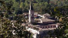 Sulmona, il paese dei confetti (ma non solo)