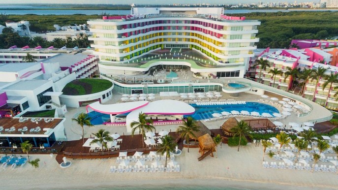 A Cancun c’è un hotel dove si gira in topless