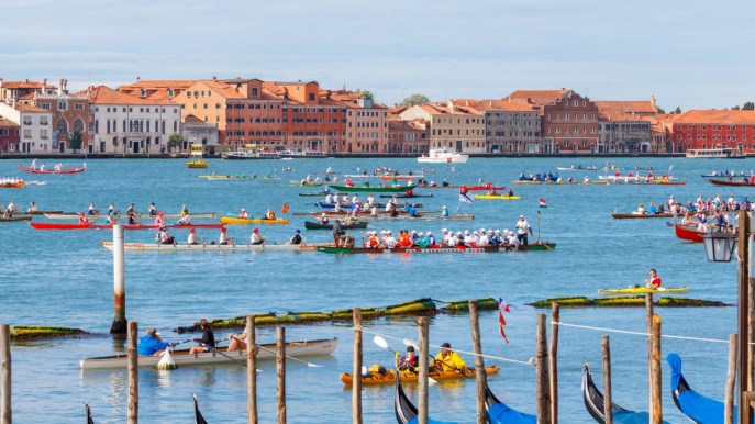 Che cos’è la Vogalonga di Venezia che attira così tanti turisti
