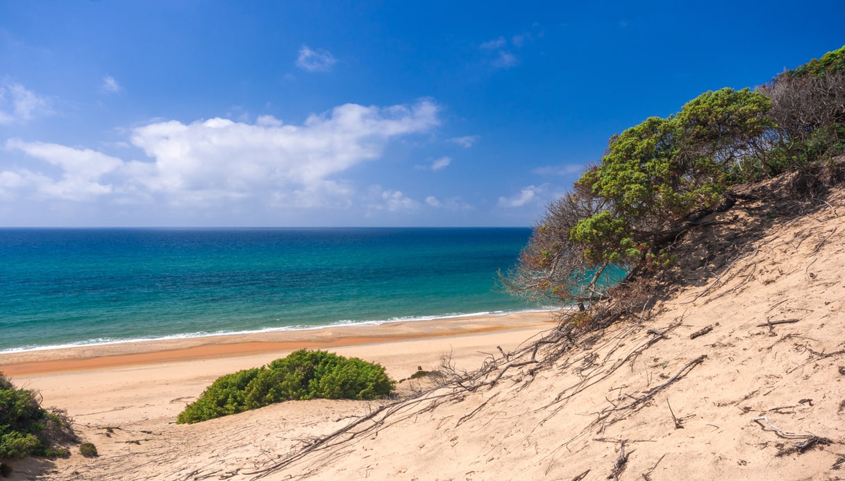 Spiaggia di Piscinas, in cui puoi fare naturismo