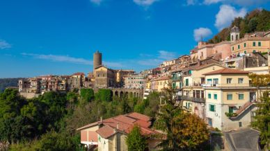 Alla scoperta di Nemi, il panoramico borgo delle fragole