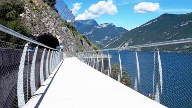 La pista ciclabile del Garda, la più bella d’Italia: a che punto siamo