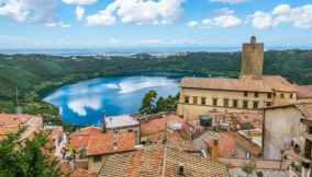 Il lago di Nemi, tra il paese delle fragole e le antiche leggende