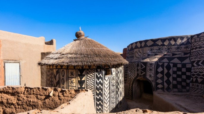 In Africa, c’è un villaggio in cui ogni casa somiglia a un quadro