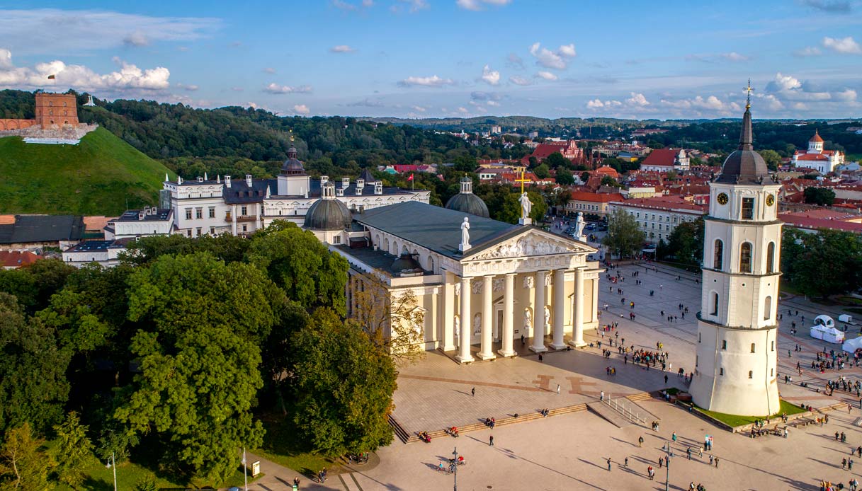 Vilnius-Piazza-della-Cattedrale