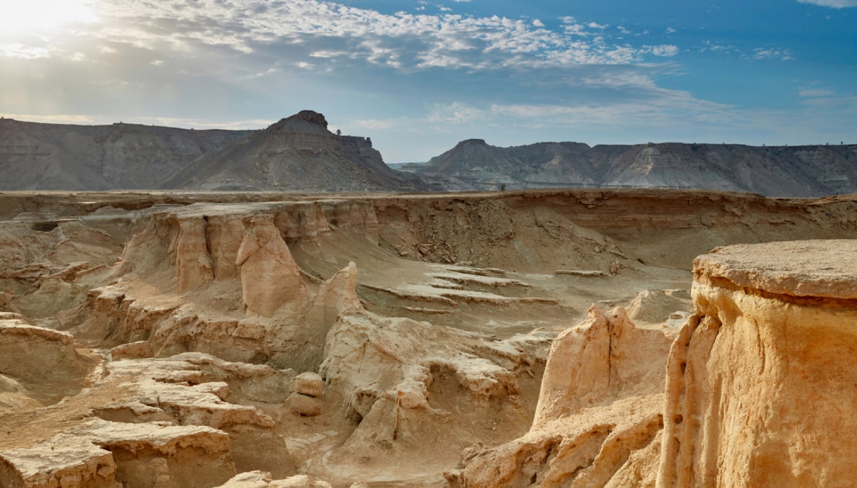 Le formazioni di rocce sull'isola di Qeshm nel Golfo Persico