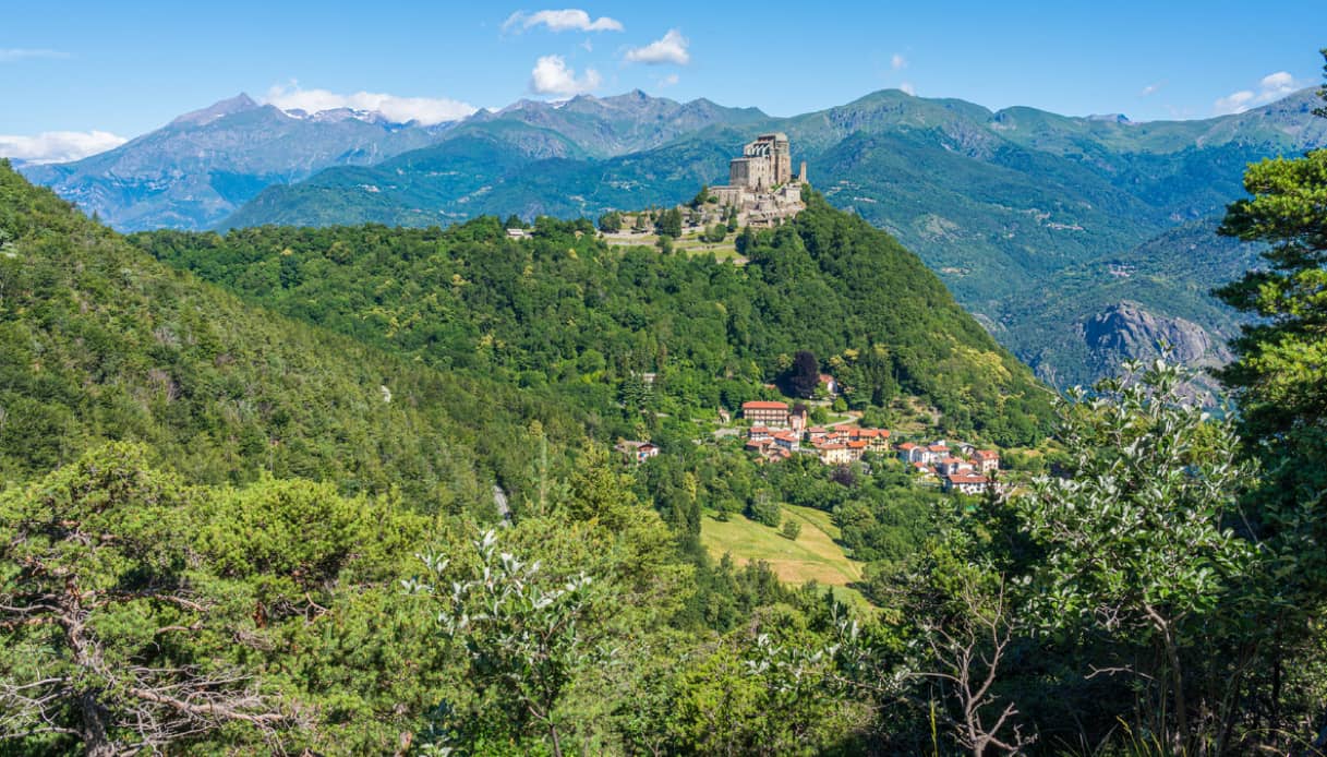 Piemonte, castagne in Val di Susa dalla Sacra di San Michele