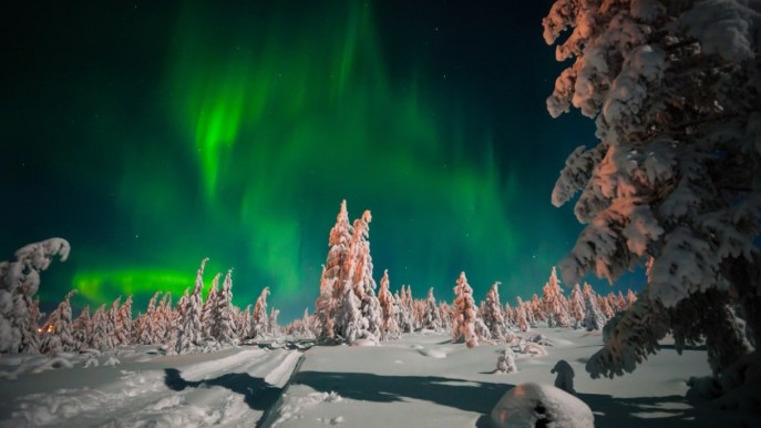 A caccia d’aurore boreali in Lapponia: ecco il lavoro dei sogni