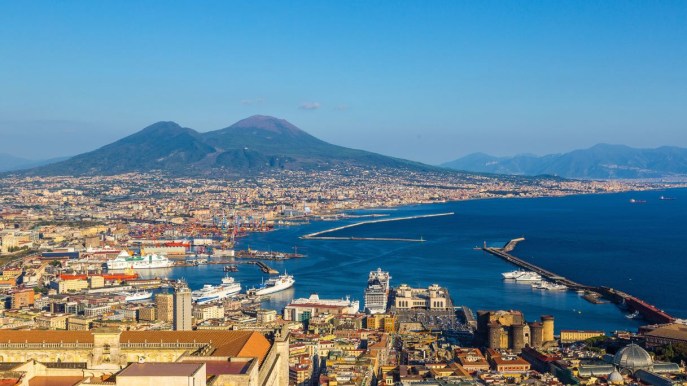 Alla scoperta di Pizzofalcone, il cuore storico di Napoli