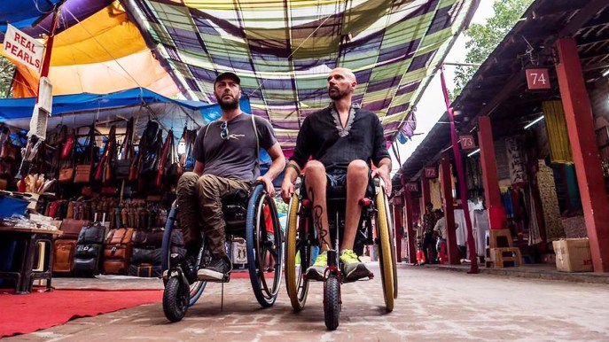 Giro del mondo in carrozzina, la storia di due disabili in giro per il mondo