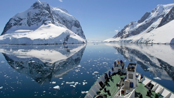 Come prenotare una crociera di lusso tra le acque e i ghiacci dell’Antartide