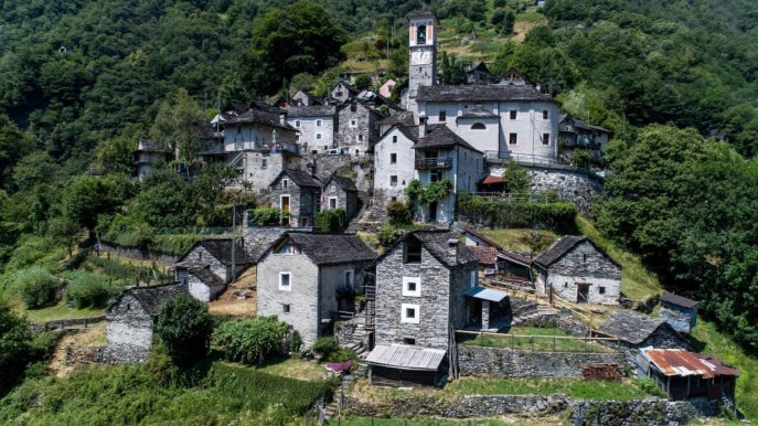 Corippo, il villaggio della Svizzera che è stato trasformato in hotel