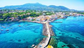Cosa vedere a Ischia, l’isola verde del Golfo di Napoli