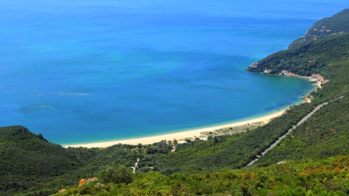 Setubal, la penisola portoghese ricca di splendide spiagge e suggestivi santuari