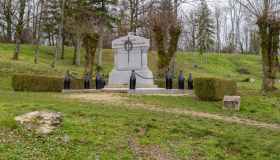 Francia, le nove città disabitate che inquietano i turisti