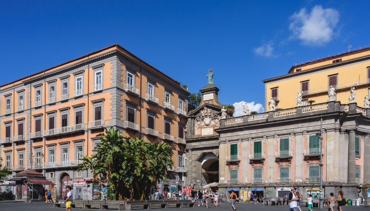 Napoli L'amica geniale Port'Alba e piazza Garibaldi