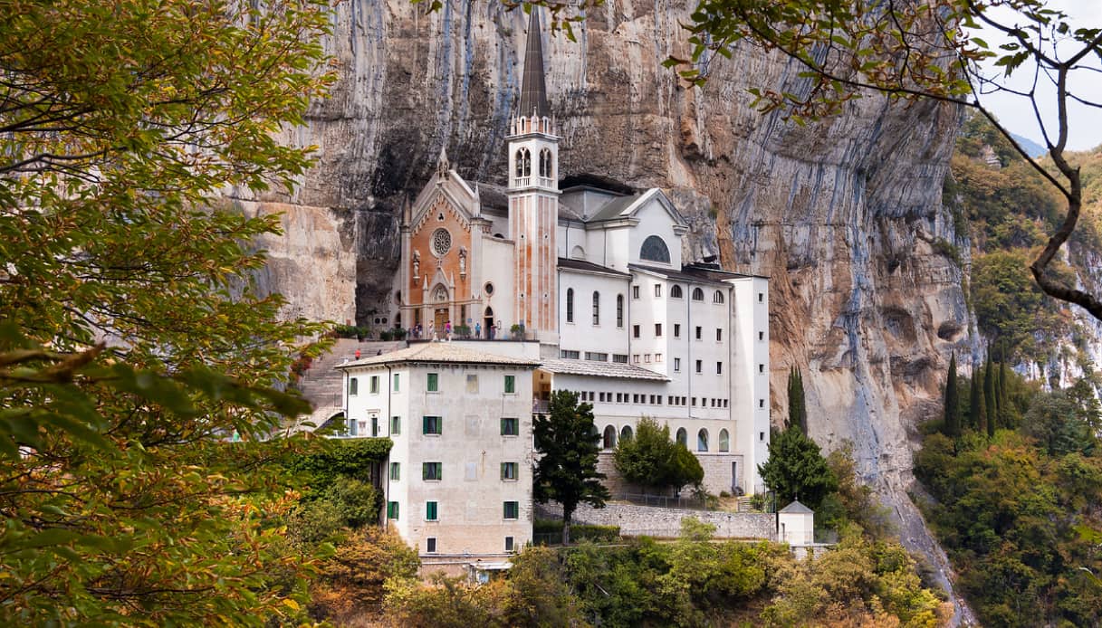 Santuario Madonna della Corona, dove si trova e come raggiungerlo