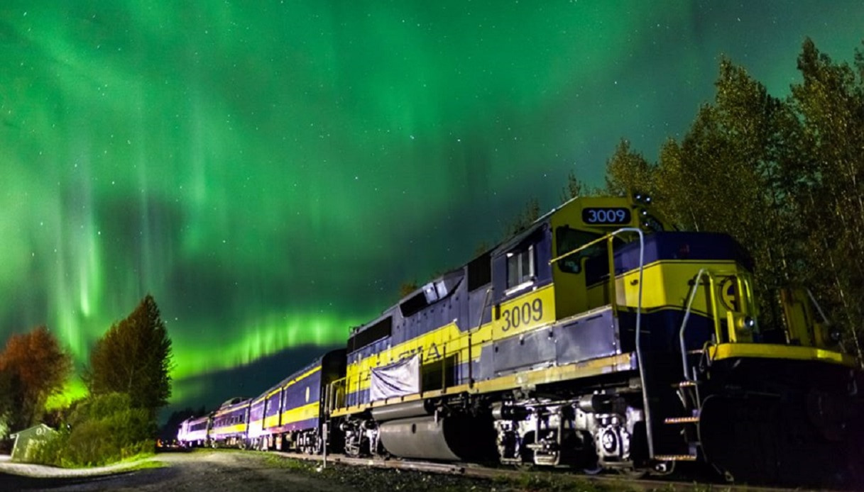 Il Natale più magico si trascorre in treno, sotto l'aurora boreale