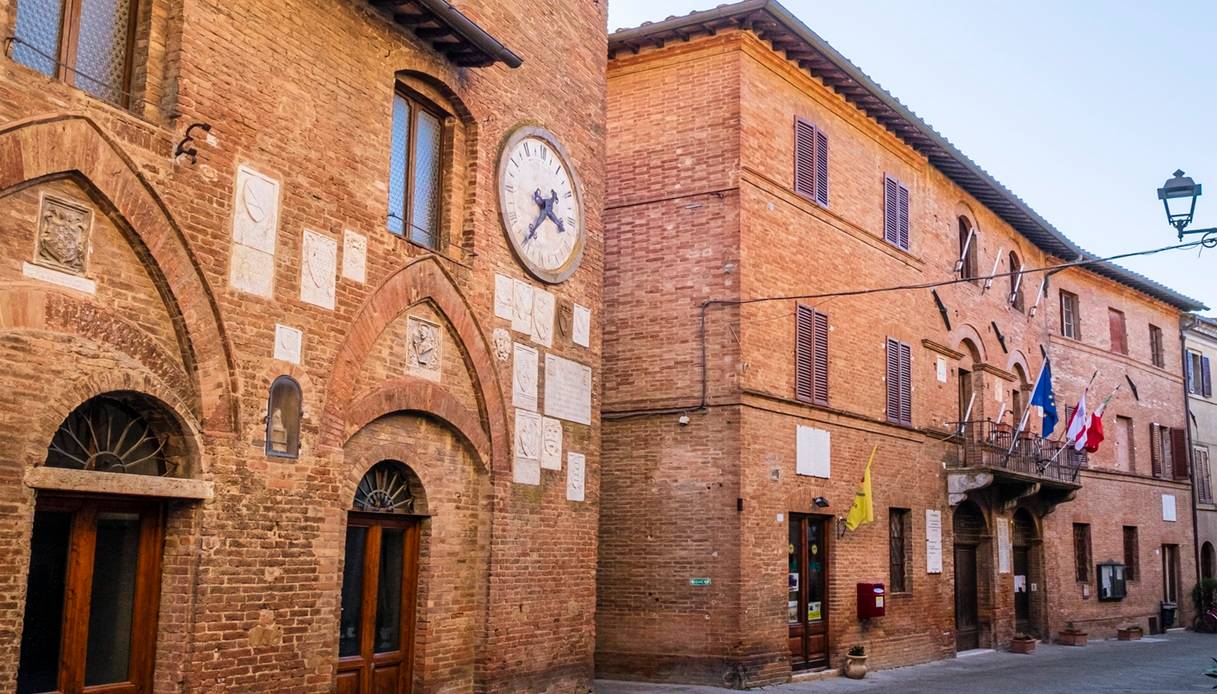 Palazzo Comunale di Buonconvento, con i suoi stemmi