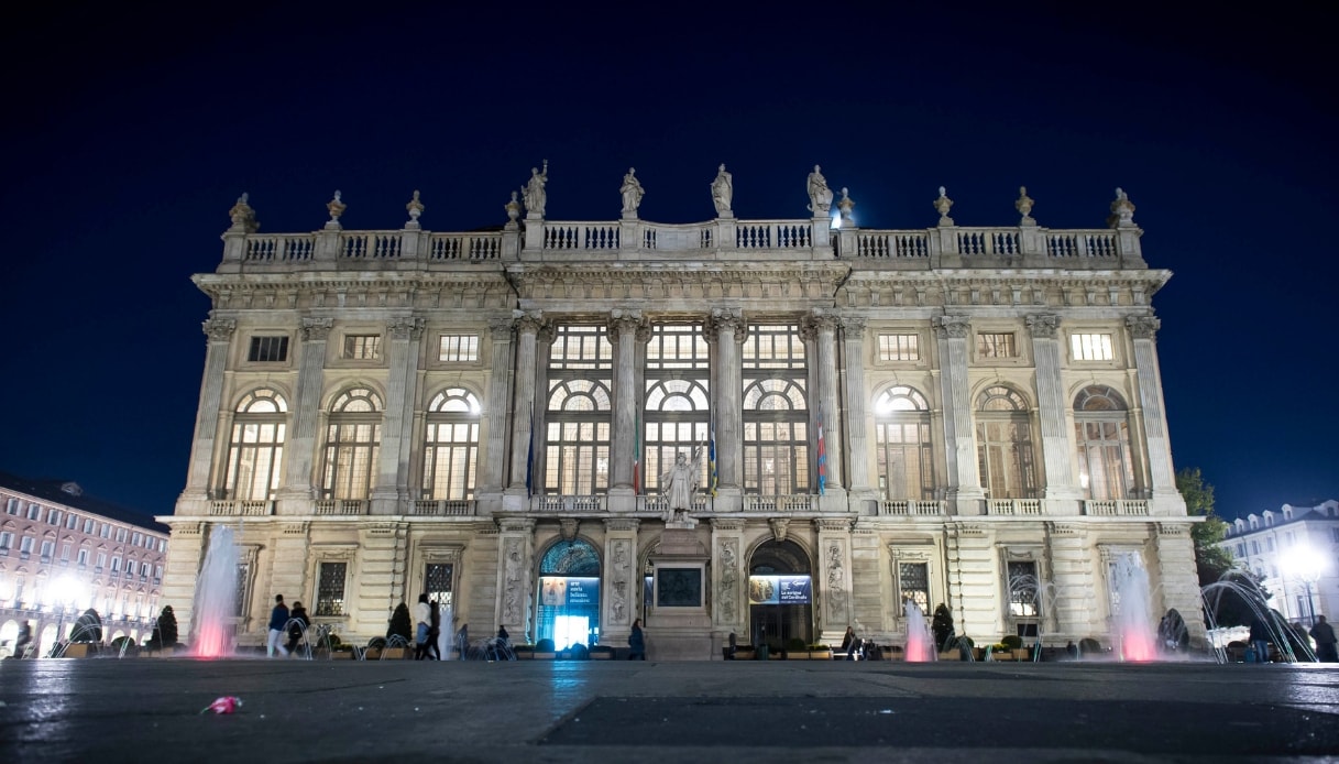 Palazzo Madama di Torino è la location del videoclip Hola di Mengoni