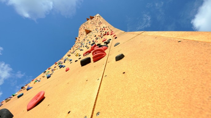 In Olanda si può salire sulla parete da arrampicata più alta del mondo